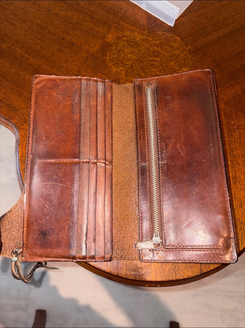 Porter  men’s Brown thick leather wallet  heavy duty holds coins bills
Cards/Tie - Picture 10 of 12